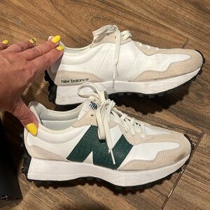 Women’s New Balance 327